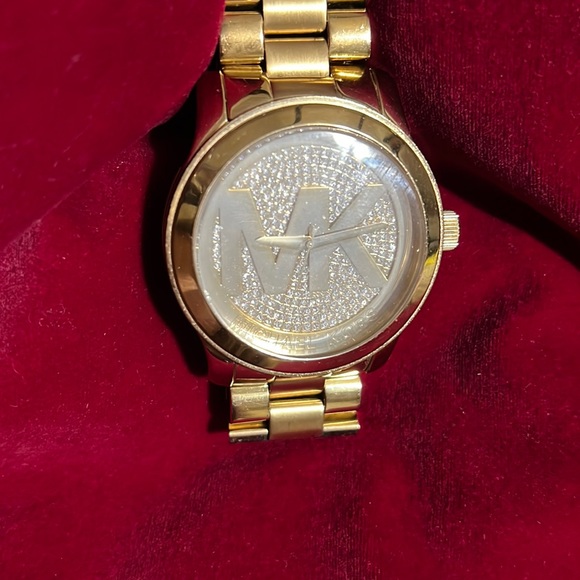 COPY - Michael Kors watch MK-5706 Gold Oversized Runway Gold Crystals - Picture 9 of 12